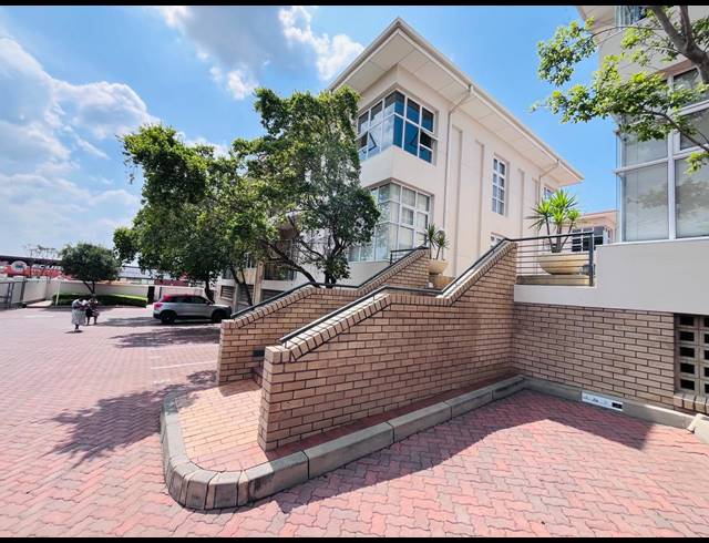 558M² OFFICE FOR SALE IN FOURWAYS